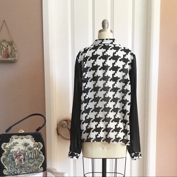 Forever21 Houndstooth lightweight blouse - Picture 3 of 6